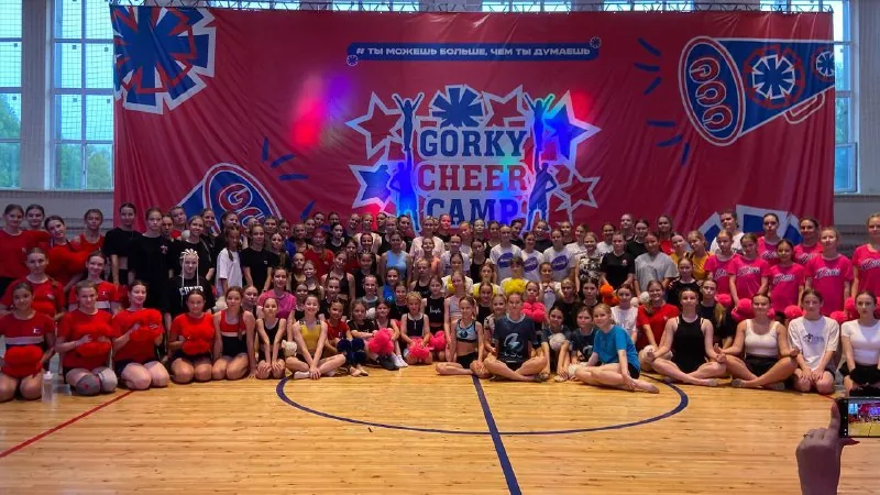 Спортсменки команды на сборах Gorky Cheer Camp